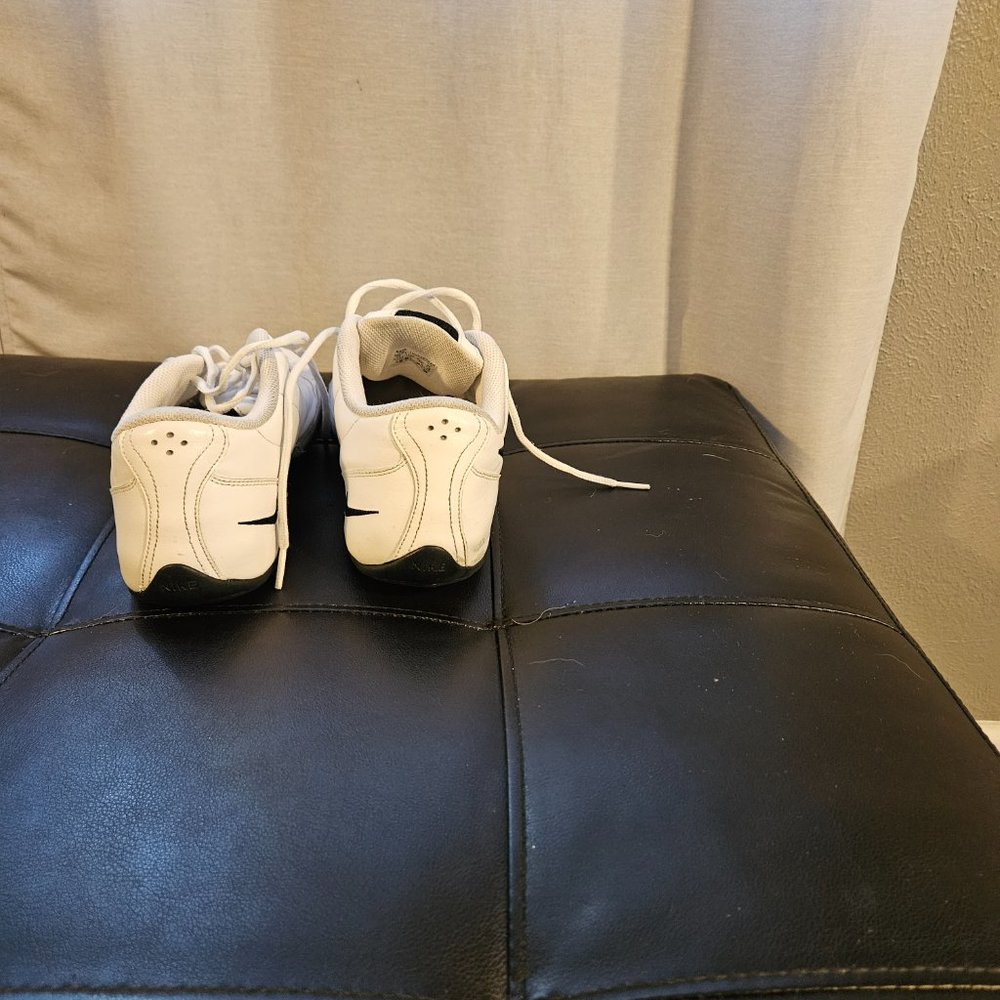 Shoes - Picture 2 of 7